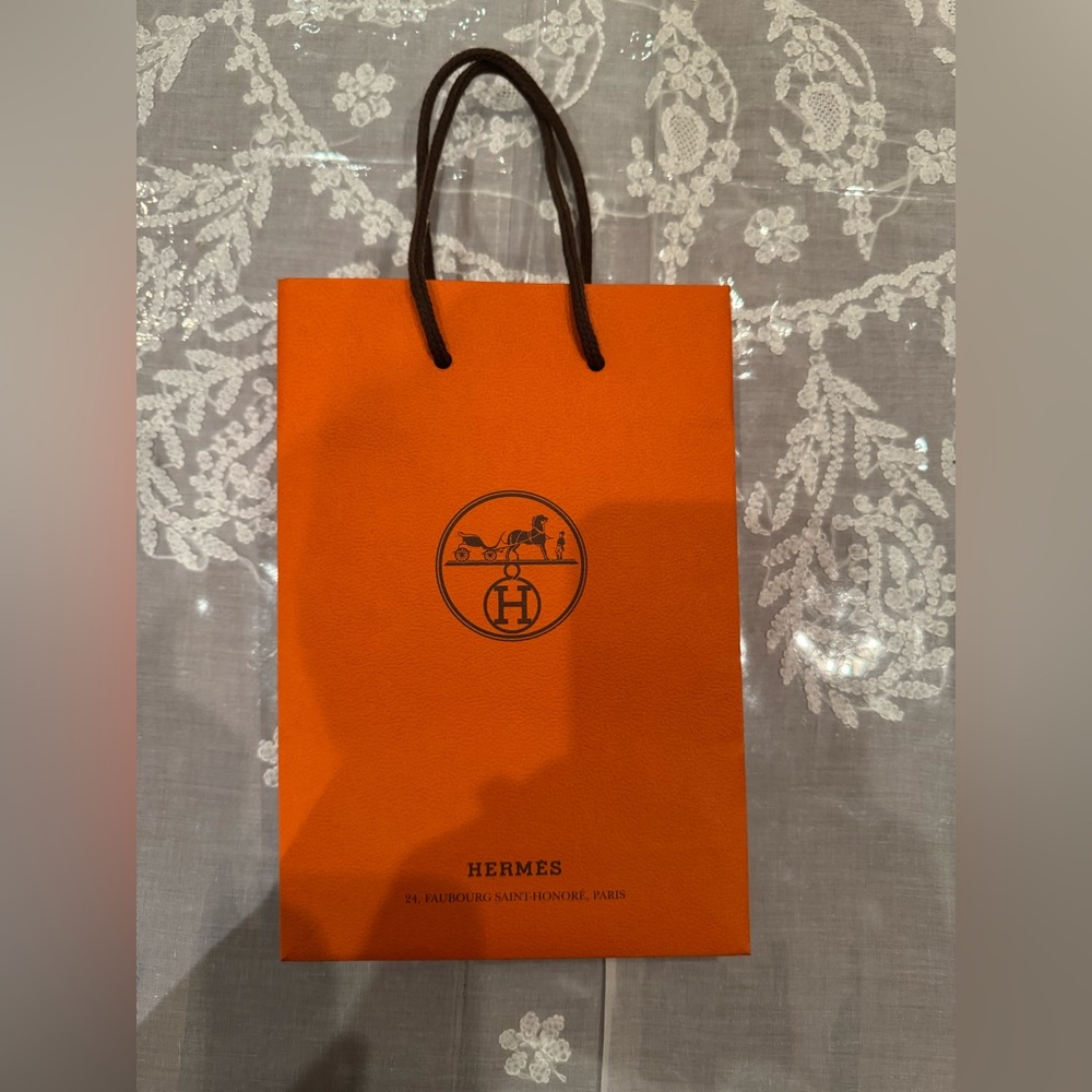 HERMES original orange paper carry bag. Made in ITALY